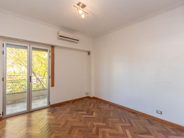 Departamento en venta en Martinez, 4 ambientes con balcón.