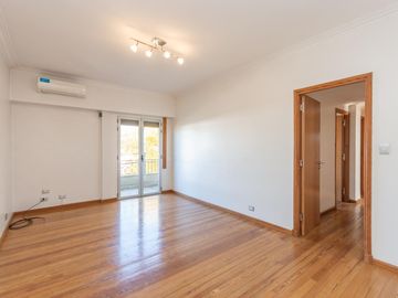 Departamento en venta en Martinez, 4 ambientes con balcón.