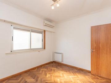 Departamento en venta en Martinez, 4 ambientes con balcón.