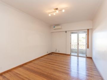 Departamento en venta en Martinez, 4 ambientes con balcón.
