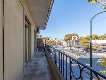 Departamento en venta en Martinez, 4 ambientes con balcón.