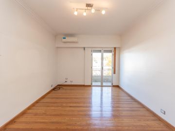 Departamento en venta en Martinez, 4 ambientes con balcón.