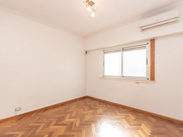 Departamento en venta en Martinez, 4 ambientes con balcón.