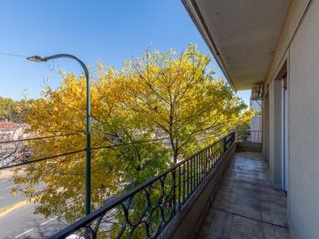 Departamento en venta en Martinez, 4 ambientes con balcón.