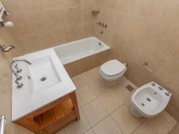Departamento en venta en Martinez, 4 ambientes con balcón.