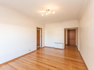 Departamento en venta en Martinez, 4 ambientes con balcón.