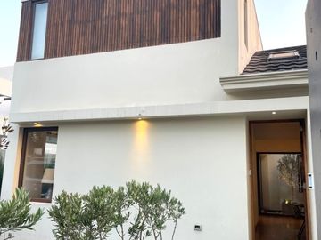 DRA ELOÍSA DÍAZ/MANQUEHUE SUR, LAS CONDES, SANTIAGO.