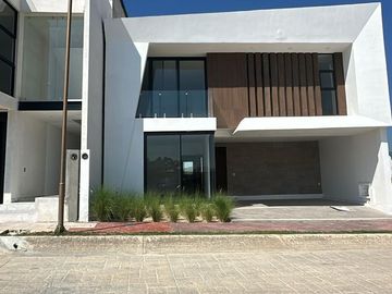 Casa en  residencial puerta de hierro