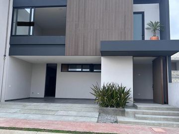 Casa en  PUERTA DE HIERRO