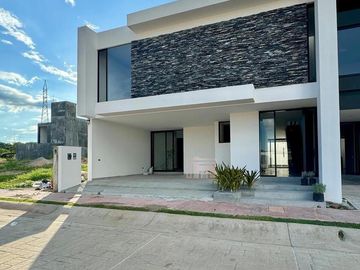 Casa en  RESIDENCIAL PUERTA DE HIERRO
