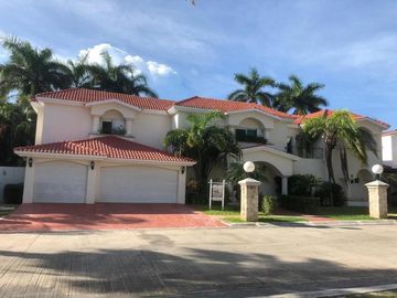 Casa en Venta en Residencial Villa Magna en Cancún 5 recámaras Coldwell Banker