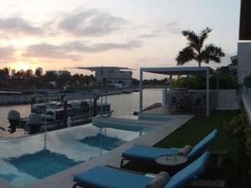Lujosa Casa en Venta en el Condominio Residencial Puerto Cancún Coldwell Banker