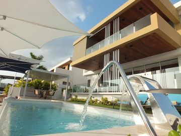 Lujosa Casa en Venta en el Condominio Residencial Puerto Cancún Coldwell Banker