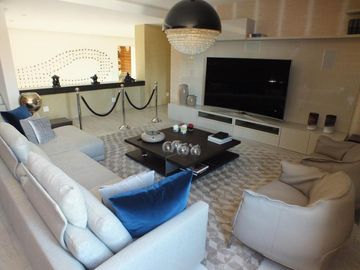 Lujosa Casa en Venta en el Condominio Residencial Puerto Cancún Coldwell Banker