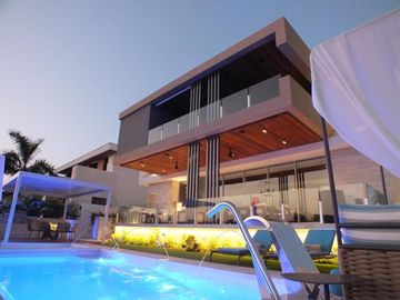 Lujosa Casa en Venta en el Condominio Residencial Puerto Cancún Coldwell Banker
