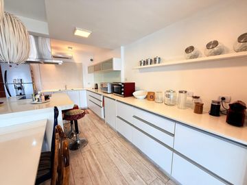 Exclusivo LOFT de 1 dormitorio + escritorio y cochera, Junín al 600, Barrio Norte