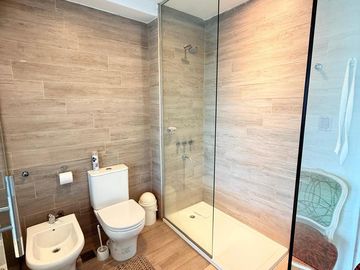 Exclusivo LOFT de 1 dormitorio + escritorio y cochera, Junín al 600, Barrio Norte