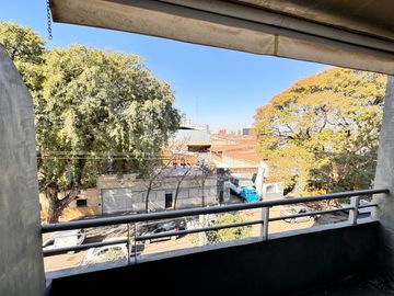 Amplio departamento de 1 dormitorio seminuevo en Libertad al 200, SMT. Con amenities!