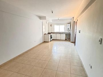 Amplio departamento de 1 dormitorio seminuevo en Libertad al 200, SMT. Con amenities!