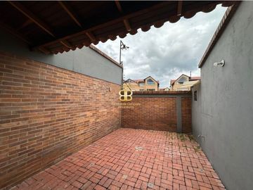 SE VENDE/ARRIEDA INCREIBLE CASA EN CHIA 20 DE JULIO