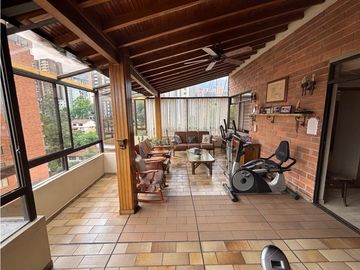 VENTA DE AMPLIO, CÓMODO Y HERMOSO APARTAMENTO DUPLEX POBLADO MEDELLN