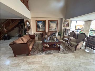 VENTA DE AMPLIO, CÓMODO Y HERMOSO APARTAMENTO DUPLEX POBLADO MEDELLN