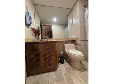 VENTA DE AMPLIO, CÓMODO Y HERMOSO APARTAMENTO DUPLEX POBLADO MEDELLN