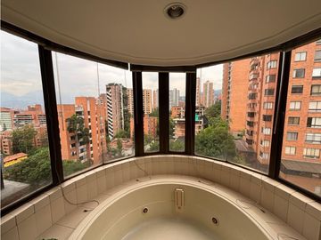 VENTA DE AMPLIO, CÓMODO Y HERMOSO APARTAMENTO DUPLEX POBLADO MEDELLN