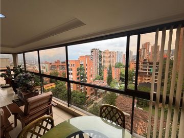 VENTA DE AMPLIO, CÓMODO Y HERMOSO APARTAMENTO DUPLEX POBLADO MEDELLN