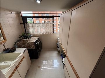 VENTA DE AMPLIO, CÓMODO Y HERMOSO APARTAMENTO DUPLEX POBLADO MEDELLN