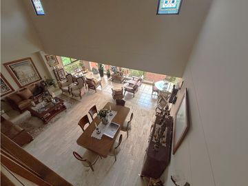 VENTA DE AMPLIO, CÓMODO Y HERMOSO APARTAMENTO DUPLEX POBLADO MEDELLN