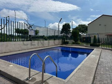 Venta Casa en Urbanización La Perla Etapa 5, Karig