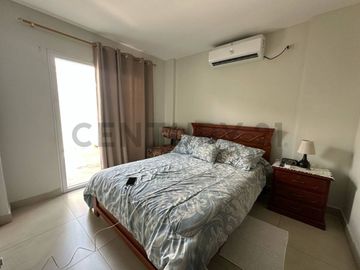 Venta Casa en Urbanización La Perla Etapa 5, Karig