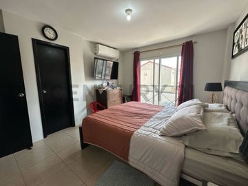 Venta Casa en Urbanización La Perla Etapa 5, Karig