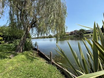 Casa al lago en VENTA en Los Castores, Nordelta. 4 ambientes