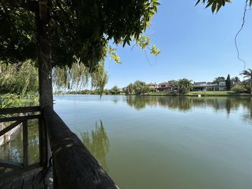 Casa al lago en VENTA en Los Castores, Nordelta. 4 ambientes