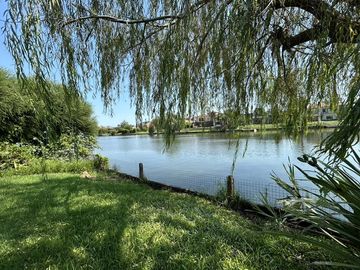 Casa al lago en VENTA en Los Castores, Nordelta. 4 ambientes