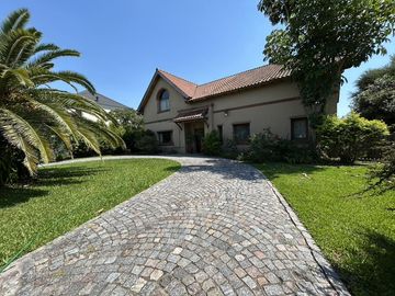 Casa al lago en VENTA en Los Castores, Nordelta. 4 ambientes