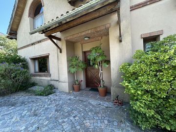 Casa al lago en VENTA en Los Castores, Nordelta. 4 ambientes