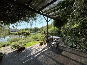 Casa al lago en VENTA en Los Castores, Nordelta. 4 ambientes