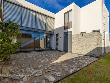 Casa de lujo en venta en Hacienda San Acasio en coto.