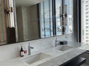 FOR SELL Condo Sindhorn Residences BTS-Chit Lom CX-116658