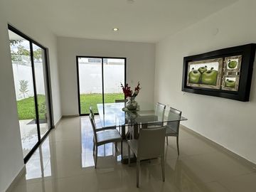 Casa en Venta en Privada Salvia, Floresta Mérida Yucatán.