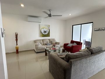 Casa en Venta en Privada Salvia, Floresta Mérida Yucatán.