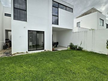 Casa en Venta en Privada Salvia, Floresta Mérida Yucatán.