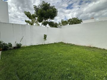 Casa en Venta en Privada Salvia, Floresta Mérida Yucatán.