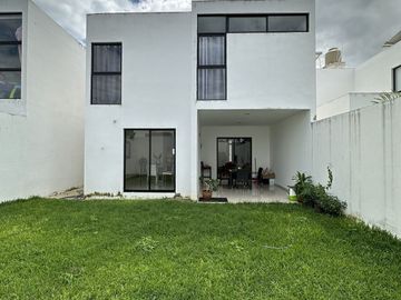 Casa en Venta en Privada Salvia, Floresta Mérida Yucatán.