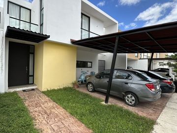 Casa en Venta en Privada Salvia, Floresta Mérida Yucatán.