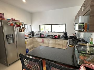 Casa en Venta en Privada Salvia, Floresta Mérida Yucatán.