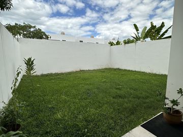 Casa en Venta en Privada Salvia, Floresta Mérida Yucatán.